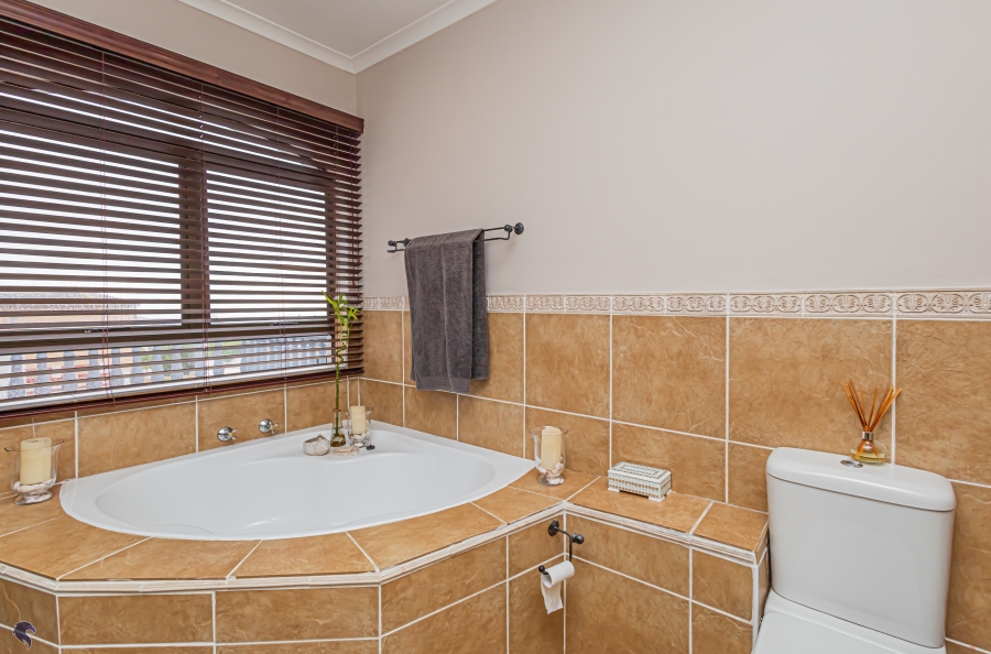 4 Bedroom Property for Sale in Myburgh Park Western Cape